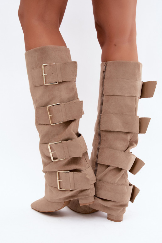 botas altas para mujer con caña cosida en color oro con hebillas en color caqui Isa