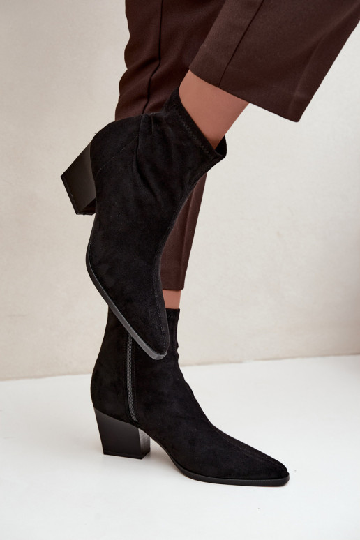 botines para mujer con tacones inclinados en negro Atina