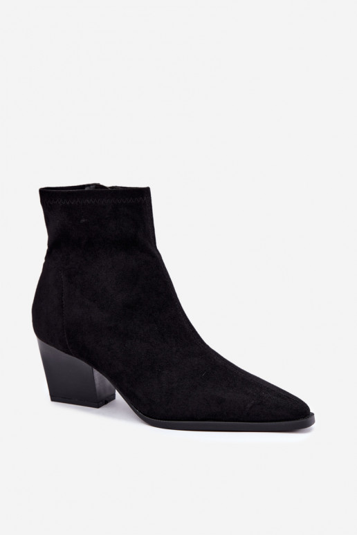 botines para mujer con tacones inclinados en negro Atina