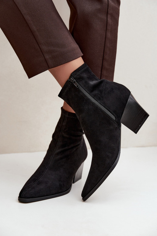 botines para mujer con tacones inclinados en negro Atina