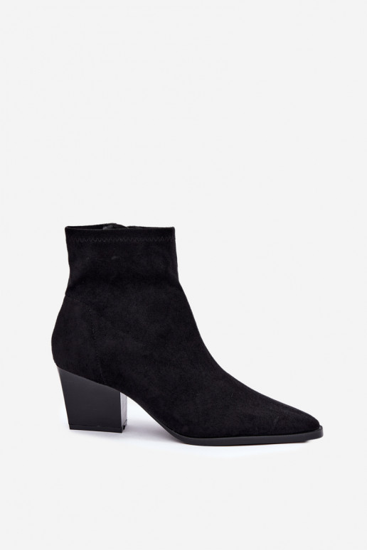botines para mujer con tacones inclinados en negro Atina