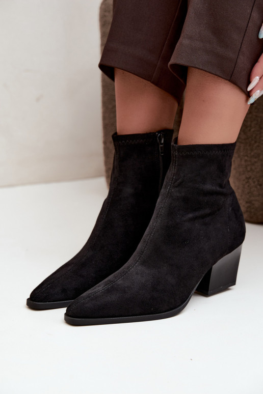 botines para mujer con tacones inclinados en negro Atina