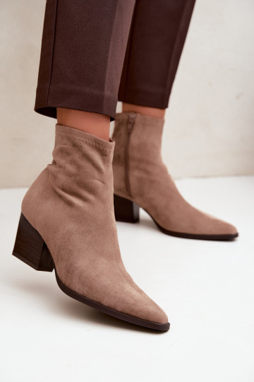 botines para mujer con tacones inclinados en color arena Atina 2