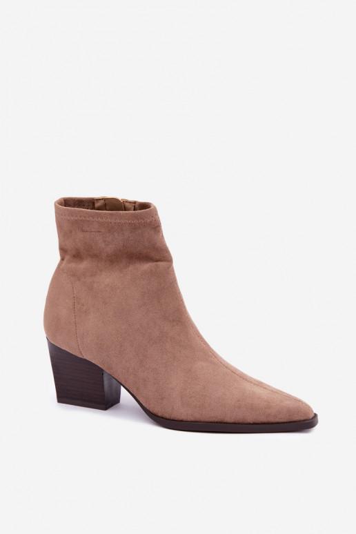 botines para mujer con tacones inclinados en color arena Atina