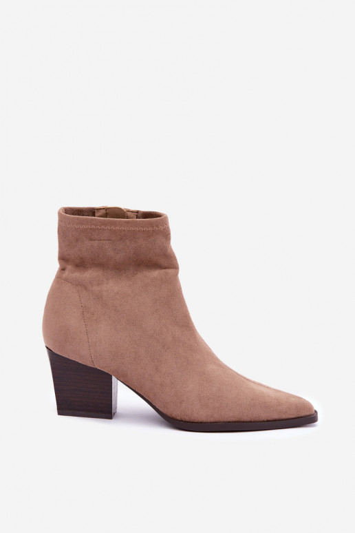 botines para mujer con tacones inclinados en color arena Atina