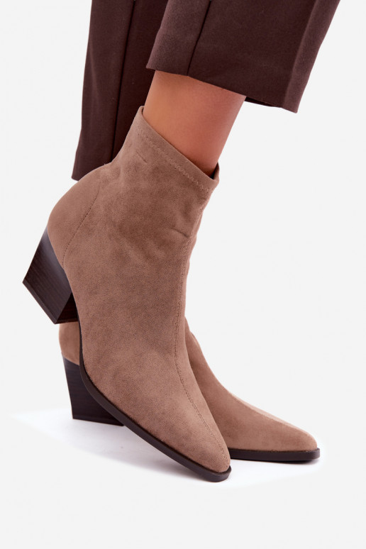 botines para mujer con tacones inclinados en color arena Atina
