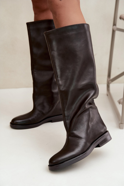 botas altas para mujer con tacones anchos y bordado decorativo en color chocolate Gresa