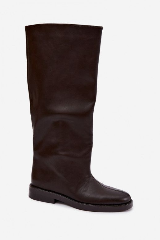 botas altas para mujer con tacones anchos y bordado decorativo en color chocolate Gresa