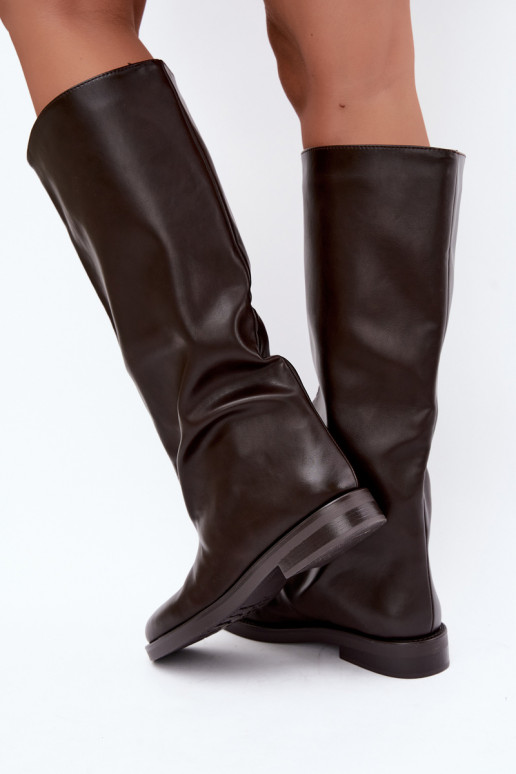 botas altas para mujer con tacones anchos y bordado decorativo en color chocolate Gresa