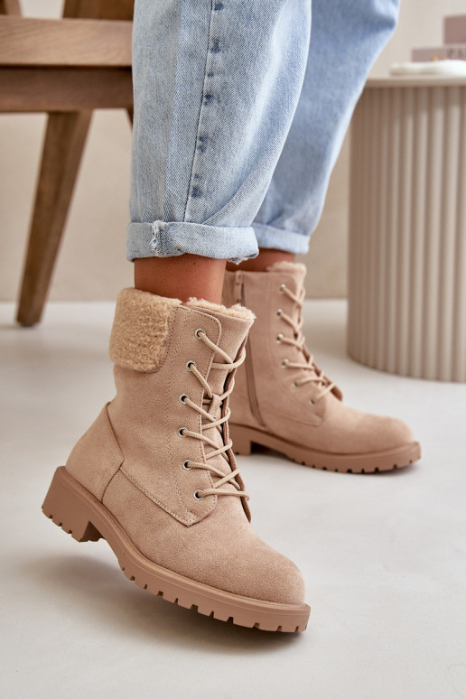 botas de trabajo aisladas para hombre hasta el tobillo en color arena