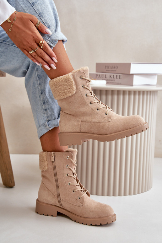 botas de trabajo aisladas para hombre hasta el tobillo en color arena