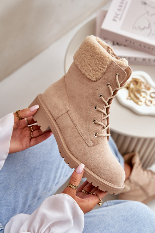 botas de trabajo aisladas para hombre hasta el tobillo en color arena