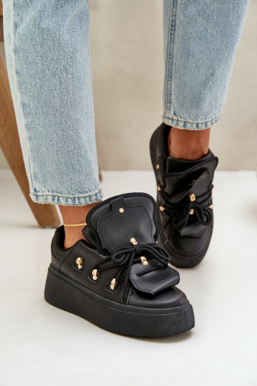 Zapatillas modelo zapatos. Femenino con una plataforma de color negro Dolistana