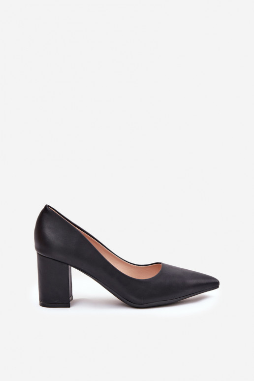 zapatos de tacón alto con puntas afiladas en negro