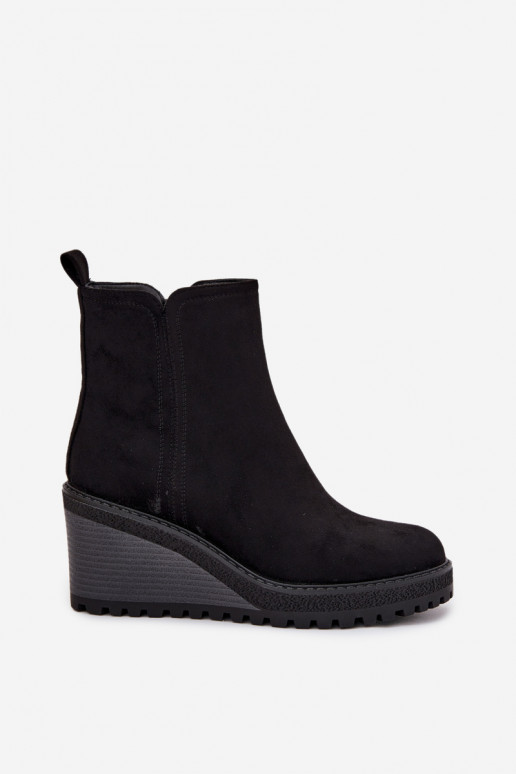 botines aislados de ante sintético en negro