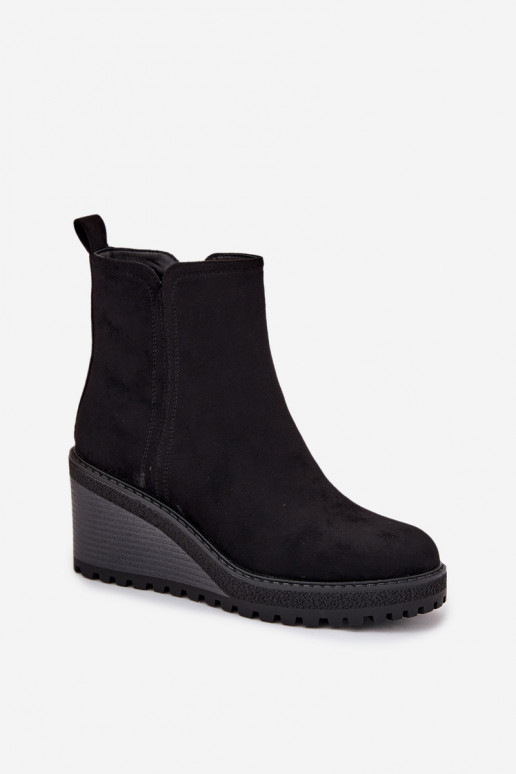 botines aislados de ante sintético en negro