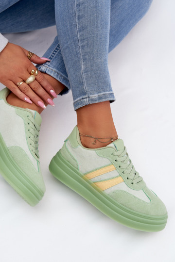 Zapatillas modelo zapatos. Femenino con una plataforma color verde Galleria