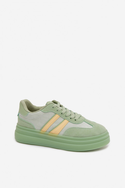 Zapatillas modelo zapatos. Femenino con una plataforma color verde Galleria