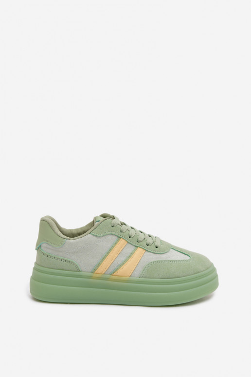 Zapatillas modelo zapatos. Femenino con una plataforma color verde Galleria