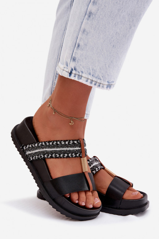 Zapatillas negras para mujer con plataforma, tiras y detalles dorados Tahlia