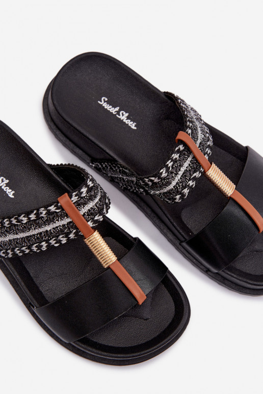 Zapatillas negras para mujer con plataforma, tiras y detalles dorados Tahlia