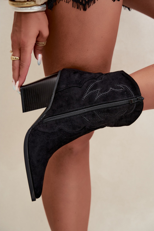 Botines de estilo cowboy para mujeres con tacones en color negro Berella
