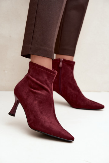 Botines de mujer con tacón delgado y costuras en color burdeos Clancy