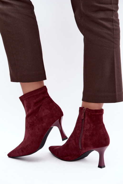 Botines de mujer con tacón delgado y costuras en color burdeos Clancy