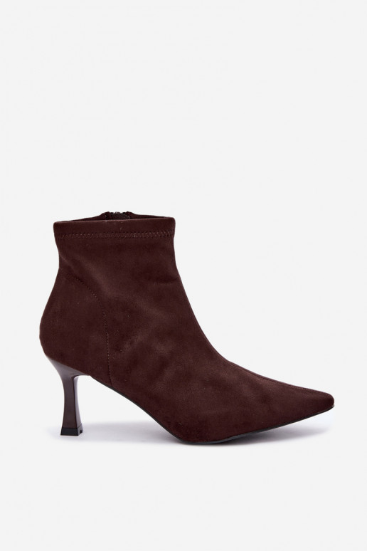 Botines de mujer con tacón delgado y costuras en color chocolate Clancy
