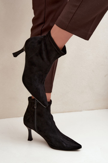 Botines de mujer con tacón delgado y costuras en color negro Clancy