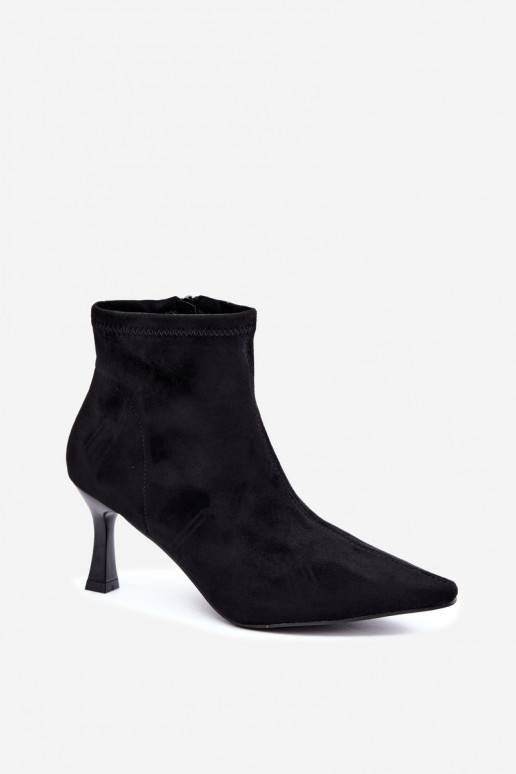 Botines de mujer con tacón delgado y costuras en color negro Clancy