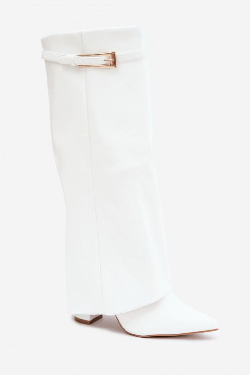 Botas largas con tacón y caña cosida con hebillas en color blanco Amrie