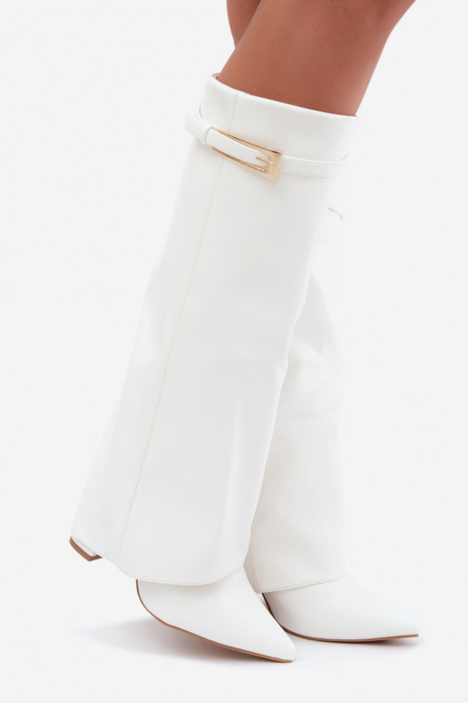 Botas largas con tacón y caña cosida con hebillas en color blanco Amrie