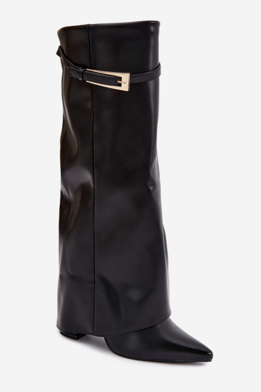 Botas largas con tacón y caña cosida con hebillas en color negro Amrie