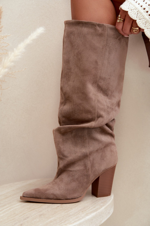 Botines chaki con tacones y volantes Jensy