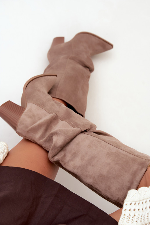 Botines chaki con tacones y volantes Jensy