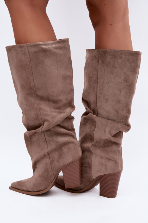 Botines chaki con tacones y volantes Jensy