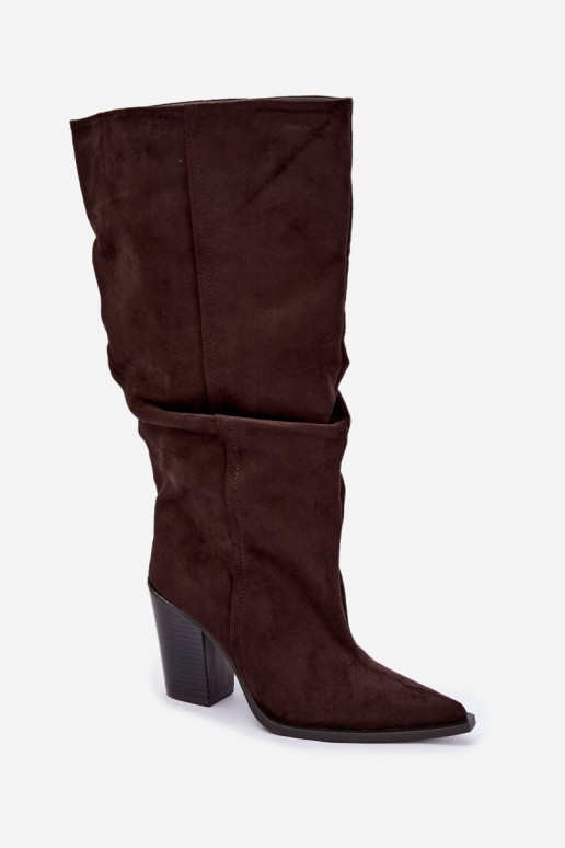 Botines de color chocolate con tacones y volantes Jensy