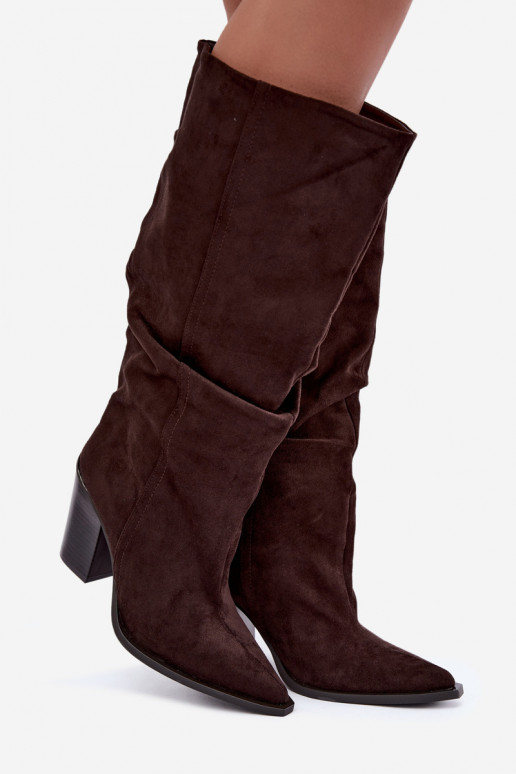 Botines de color chocolate con tacones y volantes Jensy