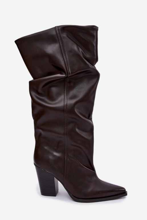Botines de color chocolate con tacones y volantes de cuero sintético Jensy