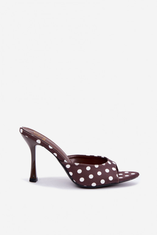 Sandalias con tacones finos y lunares de color chocolate Pevra