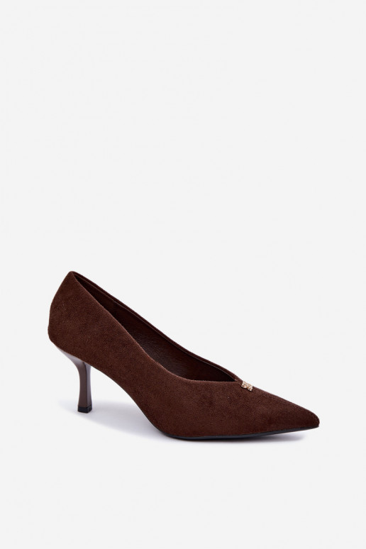 Sandalias de ante sintético con detalles dorados de color chocolate Adessa