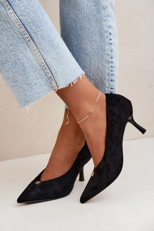 Sandalias de ante sintético con detalles dorados de color negro Adessa