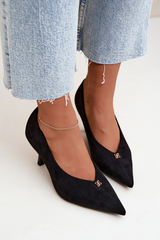 Sandalias de ante sintético con detalles dorados de color negro Adessa