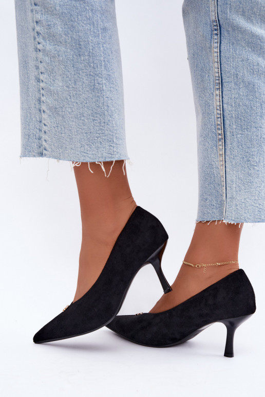 Sandalias de ante sintético con detalles dorados de color negro Adessa