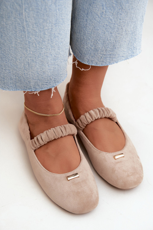 Sandalias con detalles decorativos en color arena Brinelle