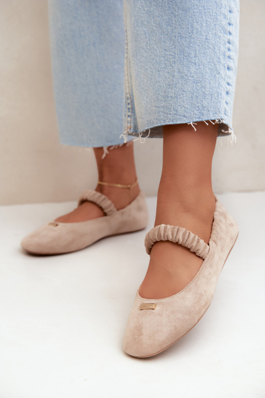 Sandalias con detalles decorativos en color arena Brinelle