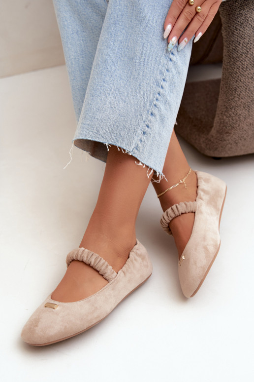 Sandalias con detalles decorativos en color arena Brinelle