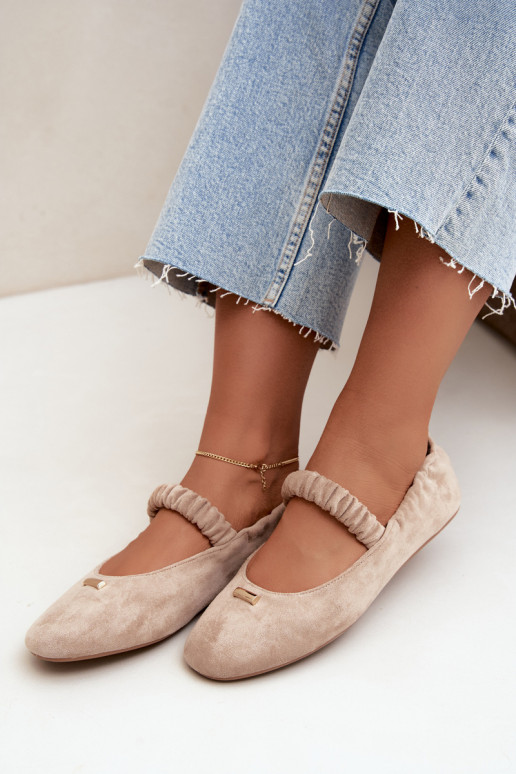 Sandalias con detalles decorativos en color arena Brinelle