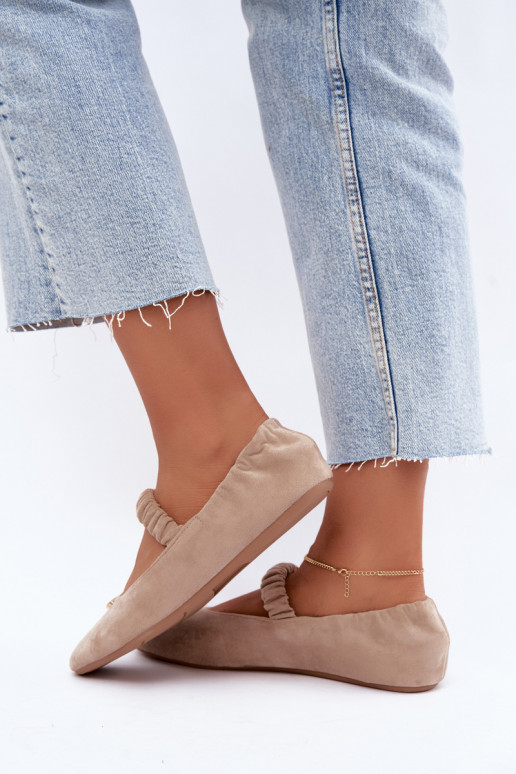 Sandalias con detalles decorativos en color arena Brinelle